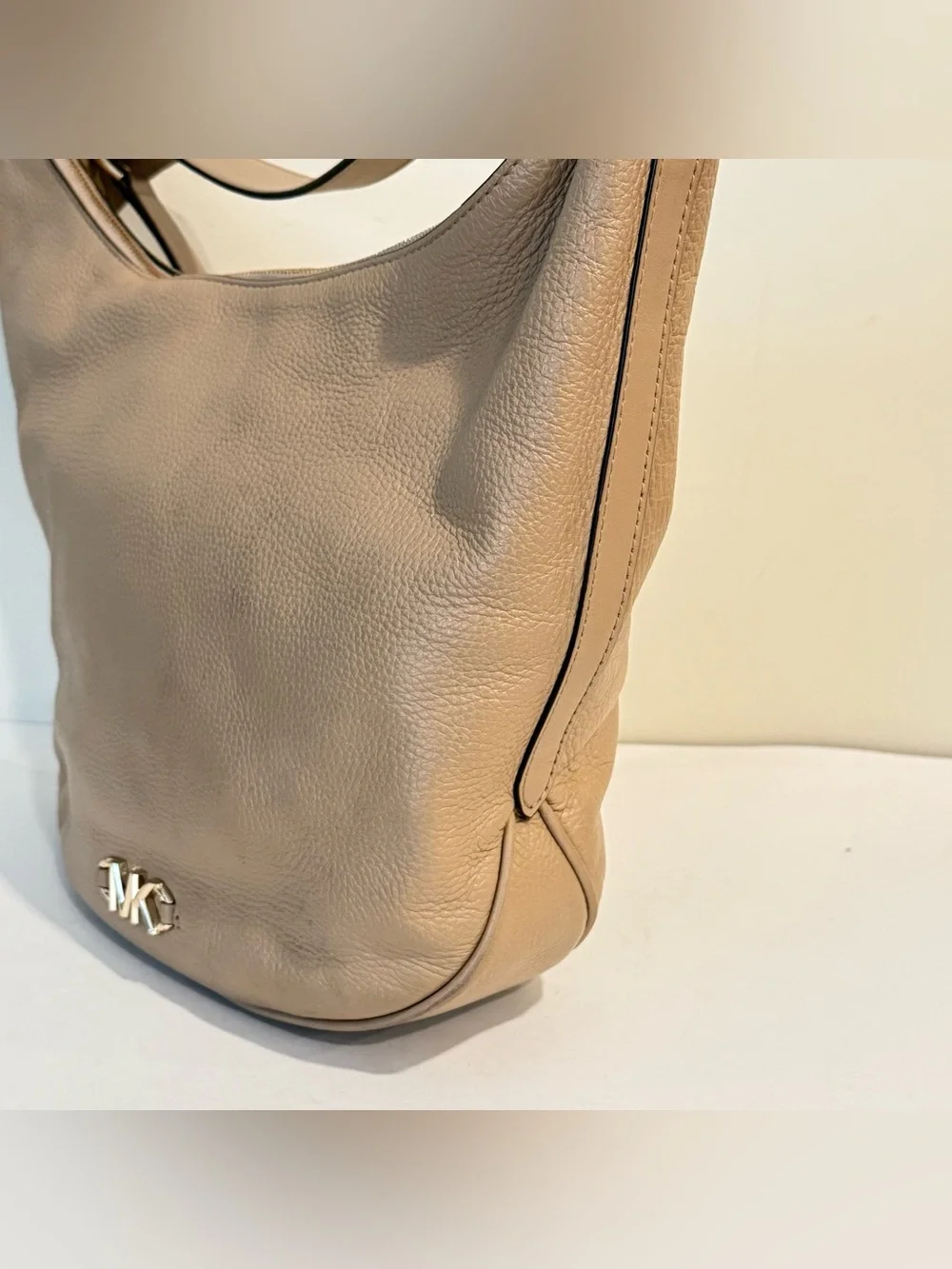 Michael Kors Izzy Large Leather Shoulder Bag mocha Bisque Crossbody Purse